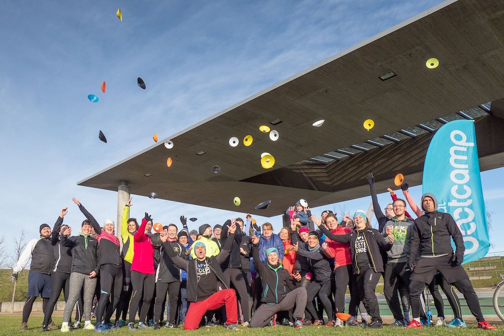 Outdoor Fitness Training Bootcamp Fitnessstudio Potsdam Training während des Sonnenuntergangs