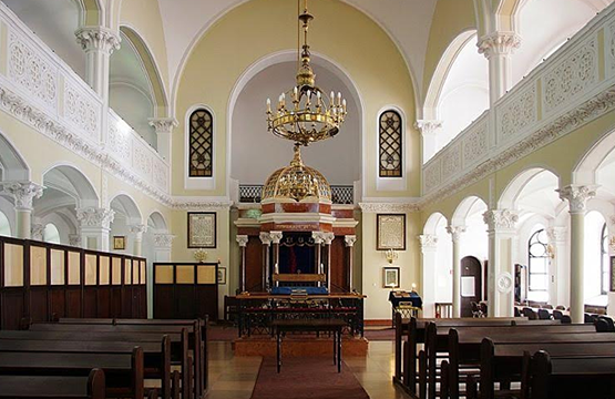 A Measured Call Regarding Talking in Shul