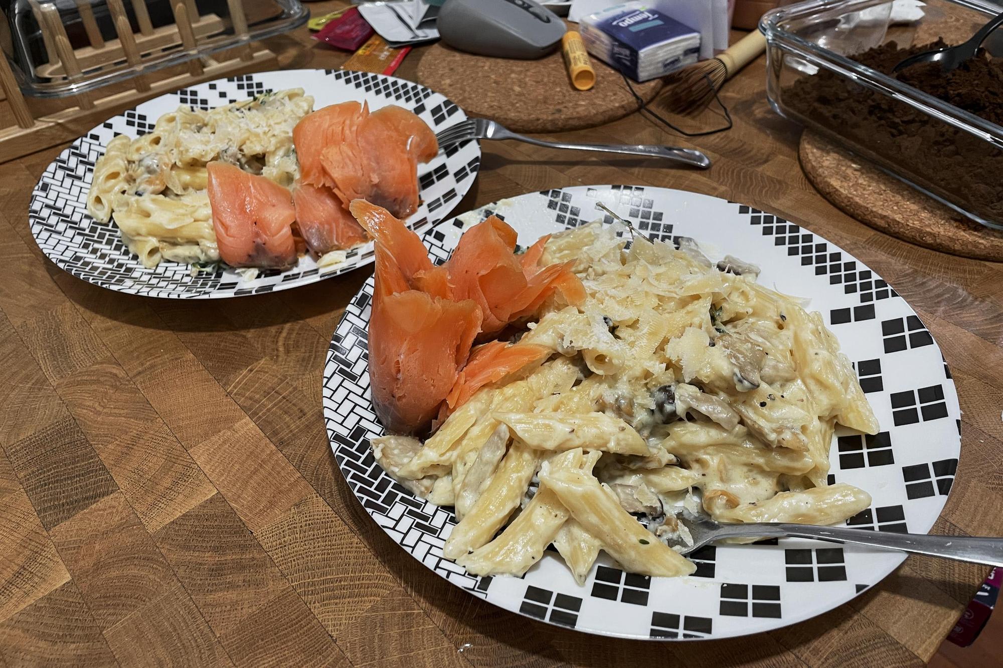 Creamy penne pasta with smoked salmon, clam and mushroom