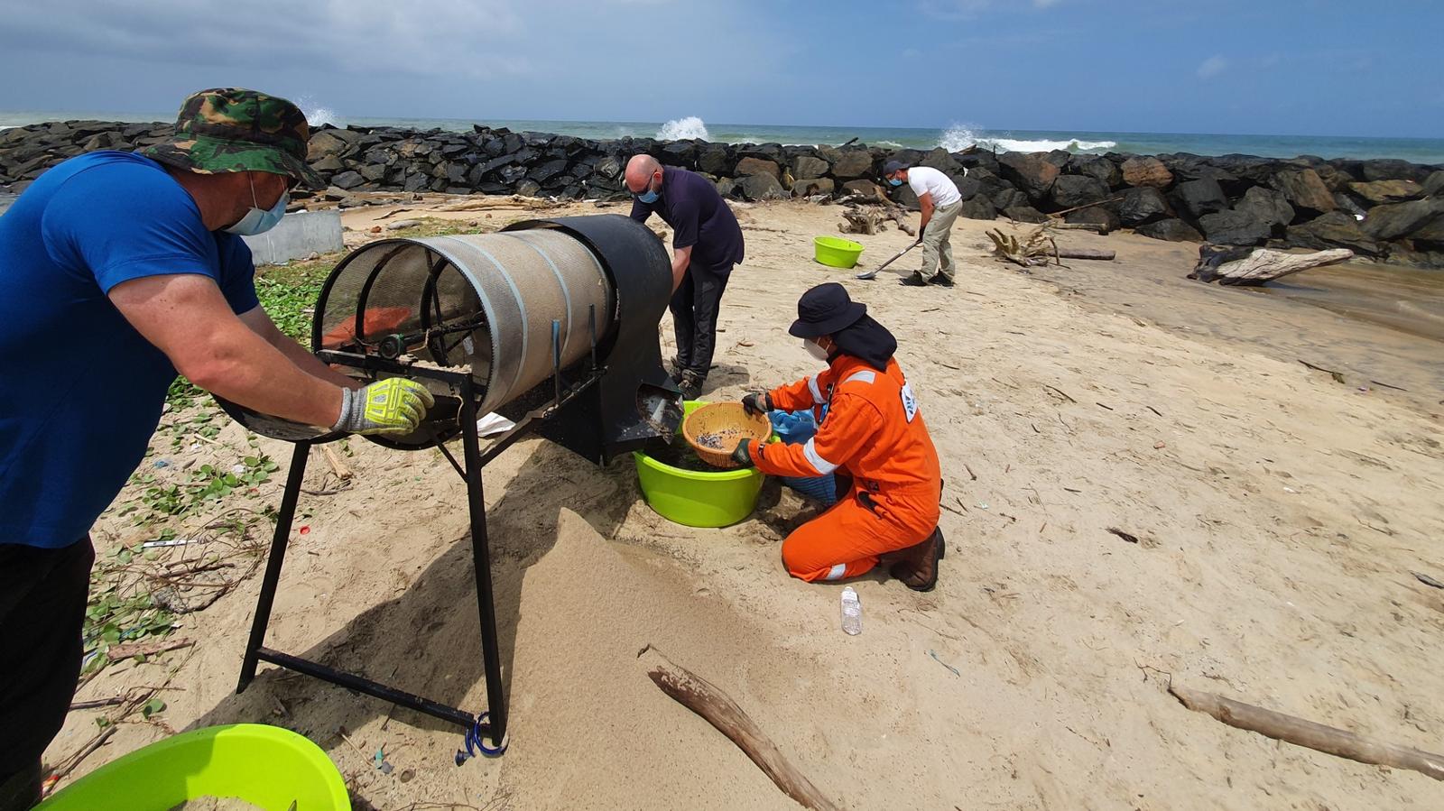 On-site assessment and coordination during a plastic pellet pollution response