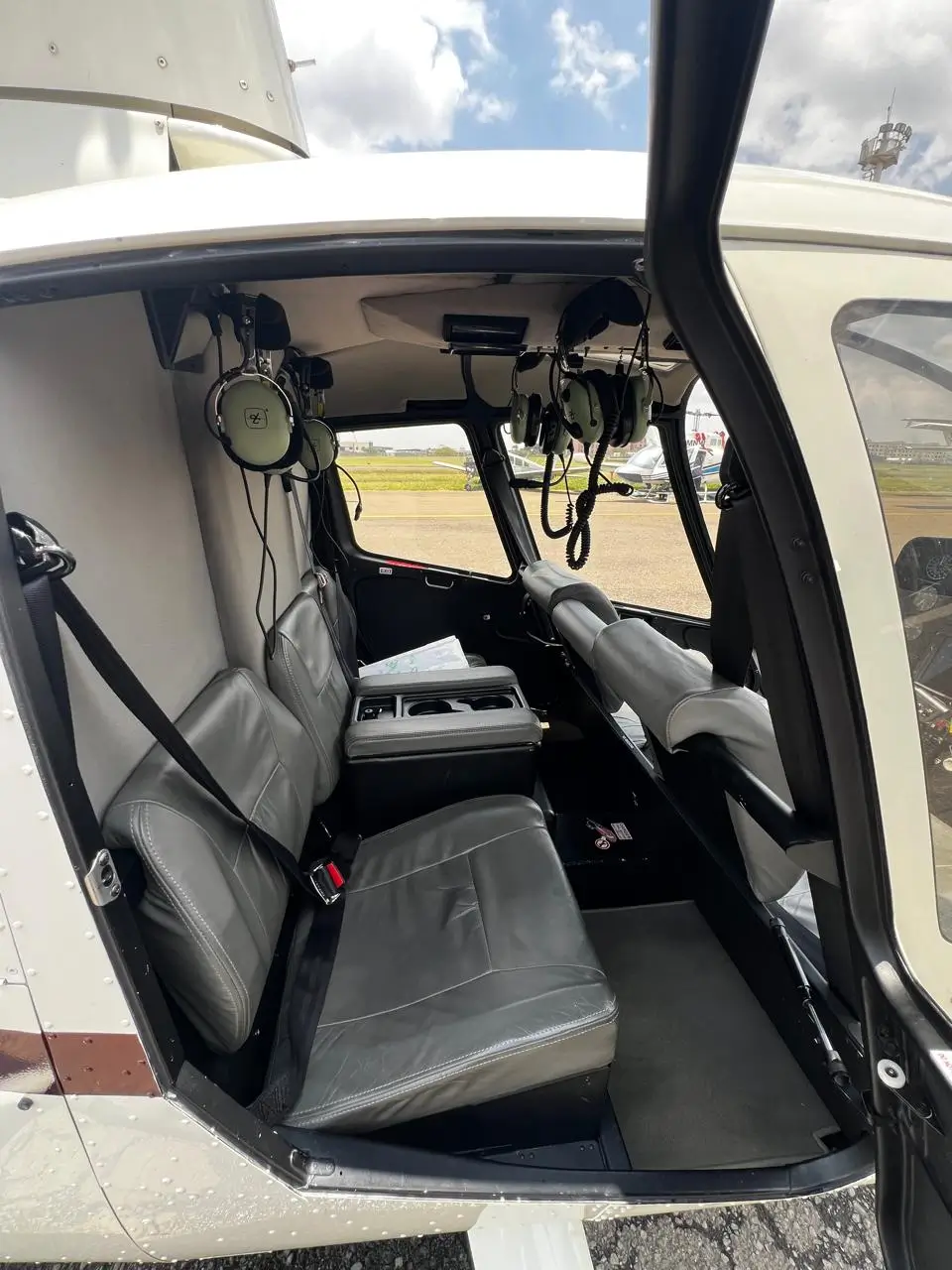 Robinson R66 photo 2