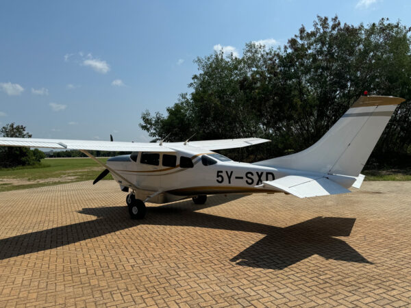 Cessna 206 Stationair photo 2