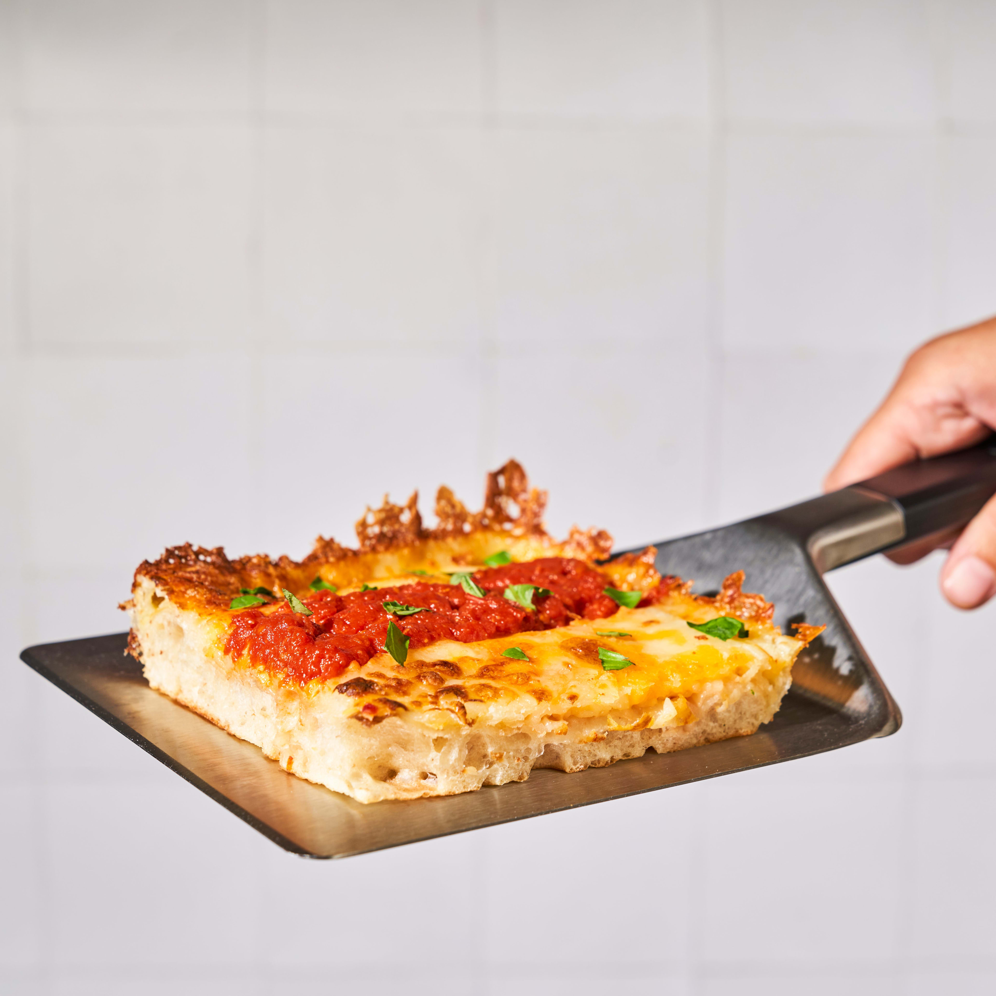 Ooni Detroit Pan Bundle