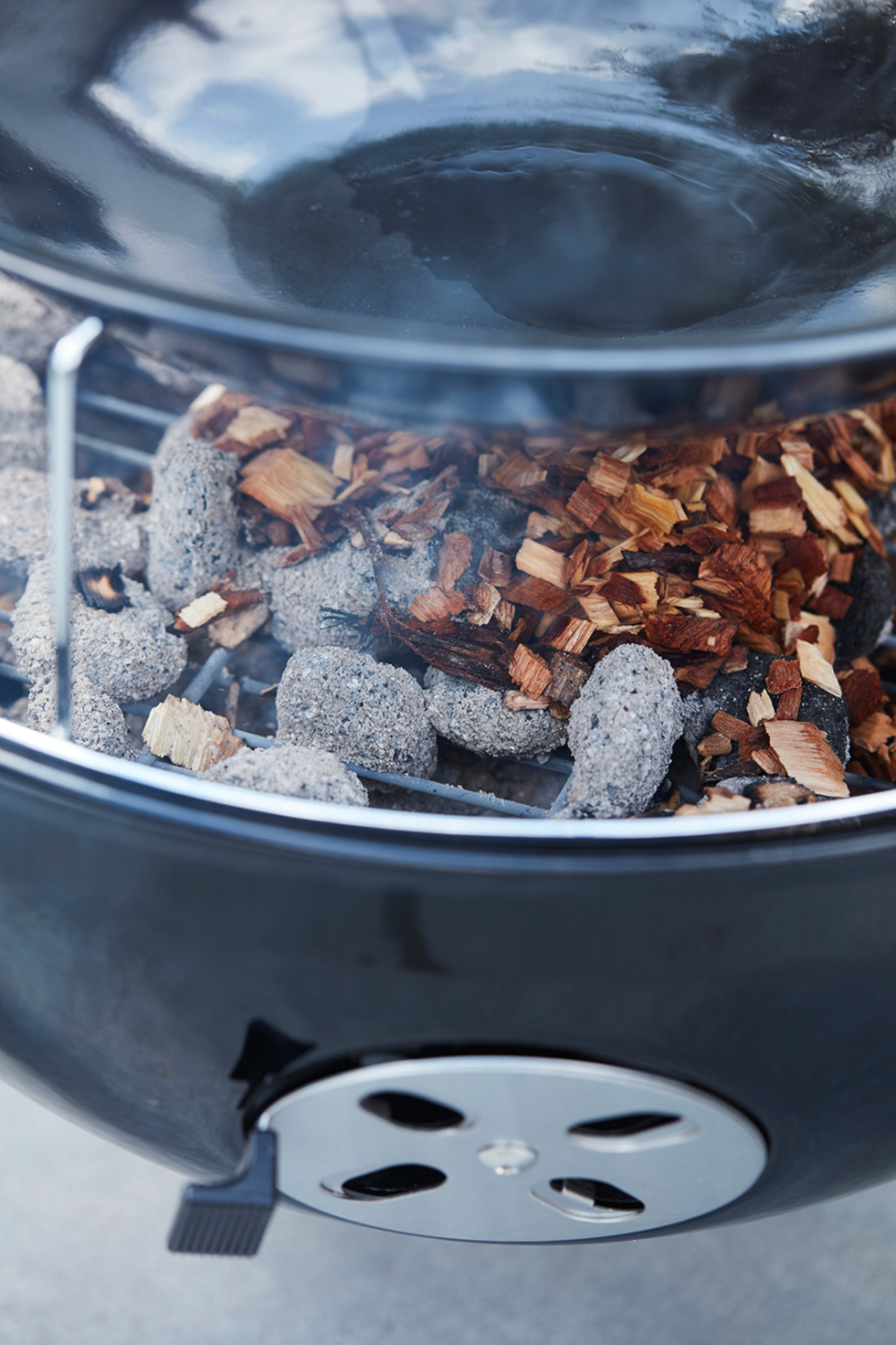 Smoking chips hickory