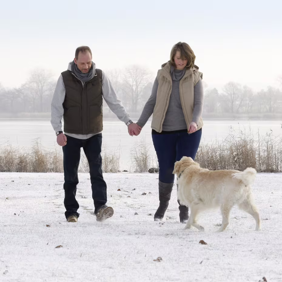 Opens video: "Jürgen đi dạo với bạn gái"