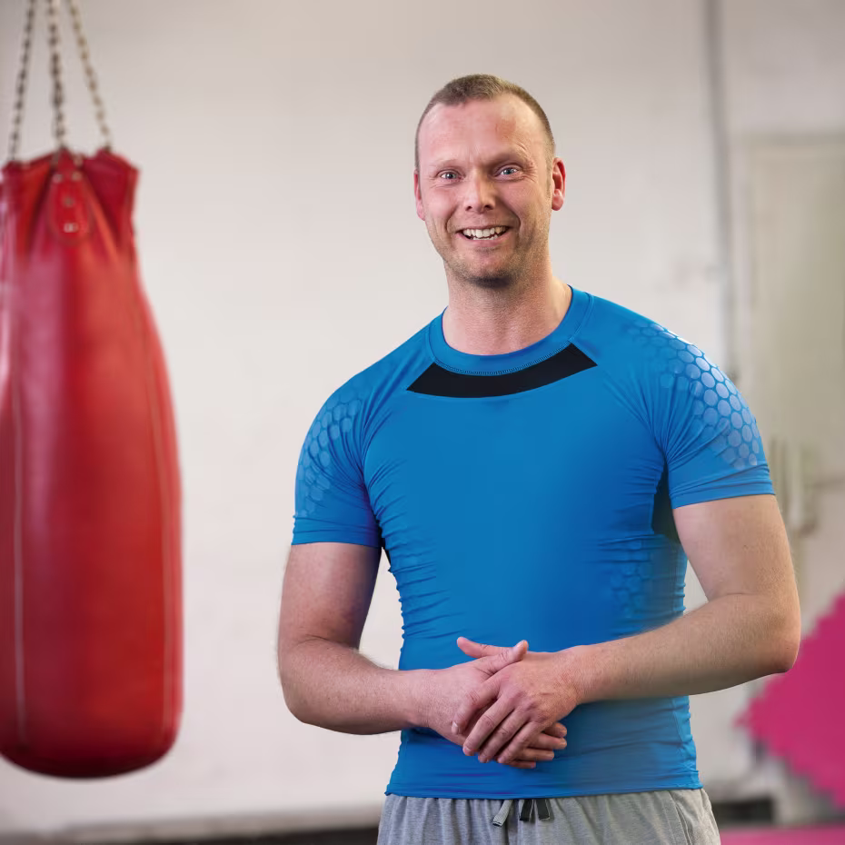 Opens video: "In 2006 Jochen was the victim of a crime,  since then, his right lower leg has been completely paralysed; today he owns a security company, does a lot of sport and talks about how the WalkOn Reaction plus changed his lif"