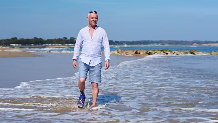 A user with the SAFO at the seaside