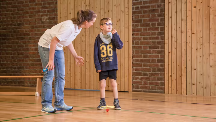 Adequado para uso diurno ou noturno.