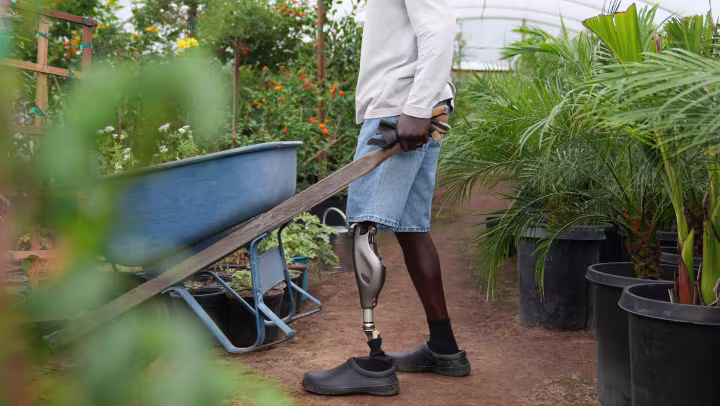 Genium X4 user Marcus working with a wheelbarrow in a confined space in the garden