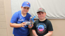 Camp KidsTown, LEGO: Builders Moving Machines - Milton