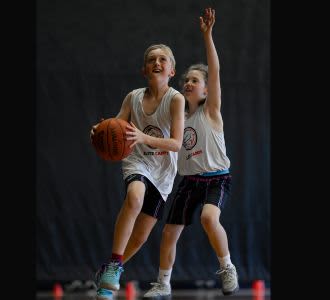 📱 Get Your Kids Off Screens & On The Court This Winter Break! 🏀