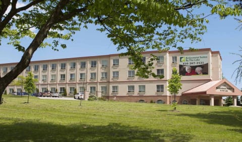 Retirement Suites By The Lake