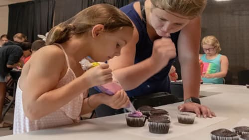 Appleby College Summer Programs, Cake Decorating and Baking Jr. - Arts & Media Camps