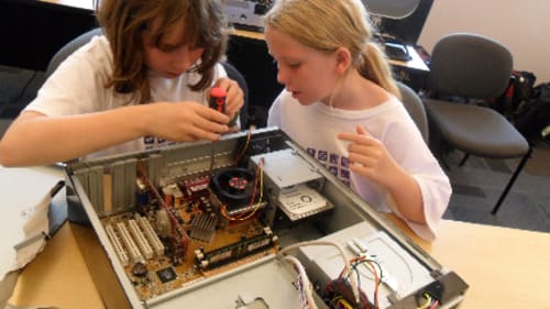 Science Venture - University of Victoria, Mini Makers