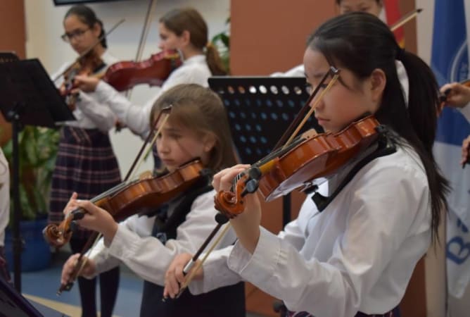 Hawthorn School - Xylophone Performance 