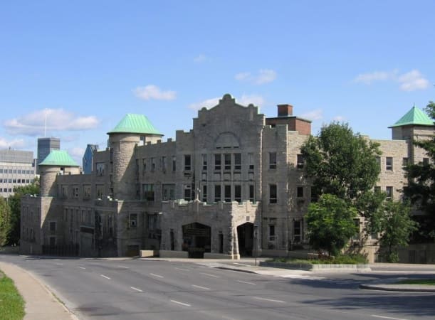 The Sacred Heart School of Montreal - Shared spaces 1 