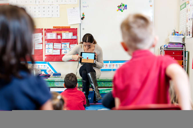 Lycée international de Calgary - Three years old to Grade 5 have sets of iPads in their classes.  Grade 6 to 8 have access to Mac laptop cart. Grade 9 to 12 are lent a personal Mac laptop during the school year. 