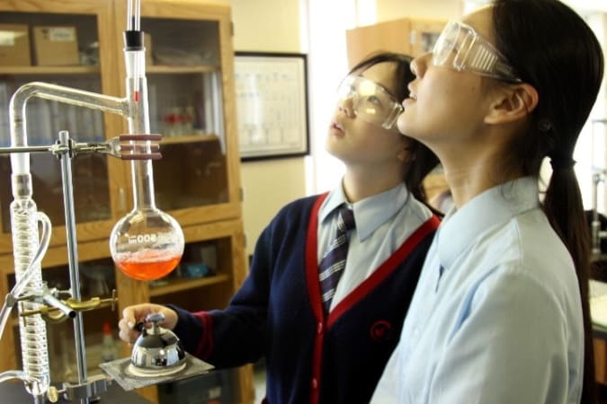 London International Academy - Chemistry Lab 