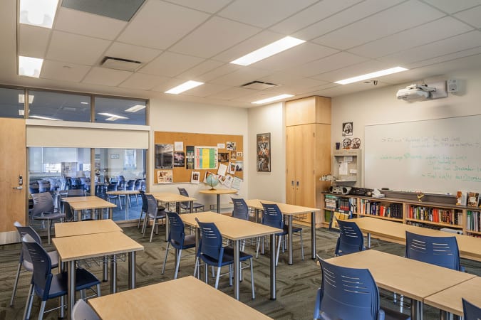 Crescent School - Middle School Classroom 