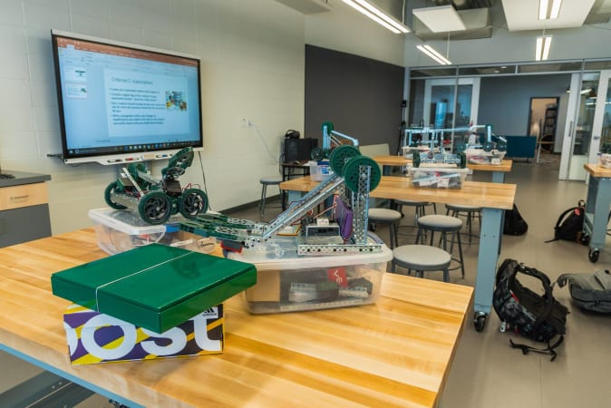 Strathcona-Tweedsmuir School - Science facilities 1 