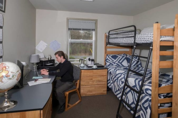 Niagara Christian Collegiate - Dorm room 