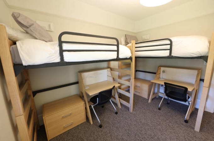 Glenlyon Norfolk School - Gryphon House dorm room 