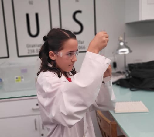 Brookes Westshore - Students study sciences in our fully equipped laboratory. 