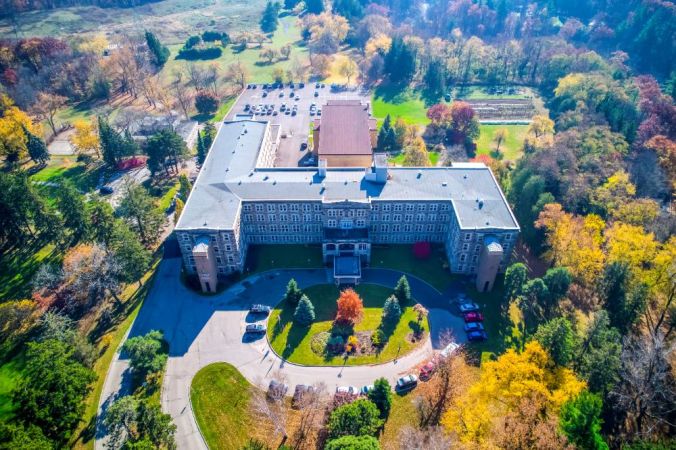 Laureate College - Set against the awe-inspiring Niagara Escarpment backdrop and spread across a picturesque 50-acre property at 1921 Snake Road, Burlington, Ontario, Laureate’s campus sets the stage for academic excellence, personal growth, and vibrant campus life. 