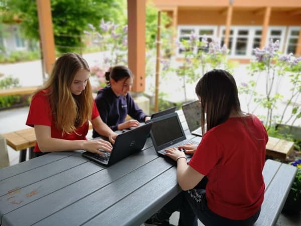 Brookes Westshore - We offer students many indoor and outdoor spaces where they can study together. 