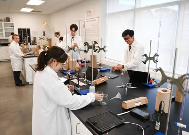 Ashbury College - Ashbury College offers several university-level laboratories in support of our Biology, Chemistry, and Physics programs. 