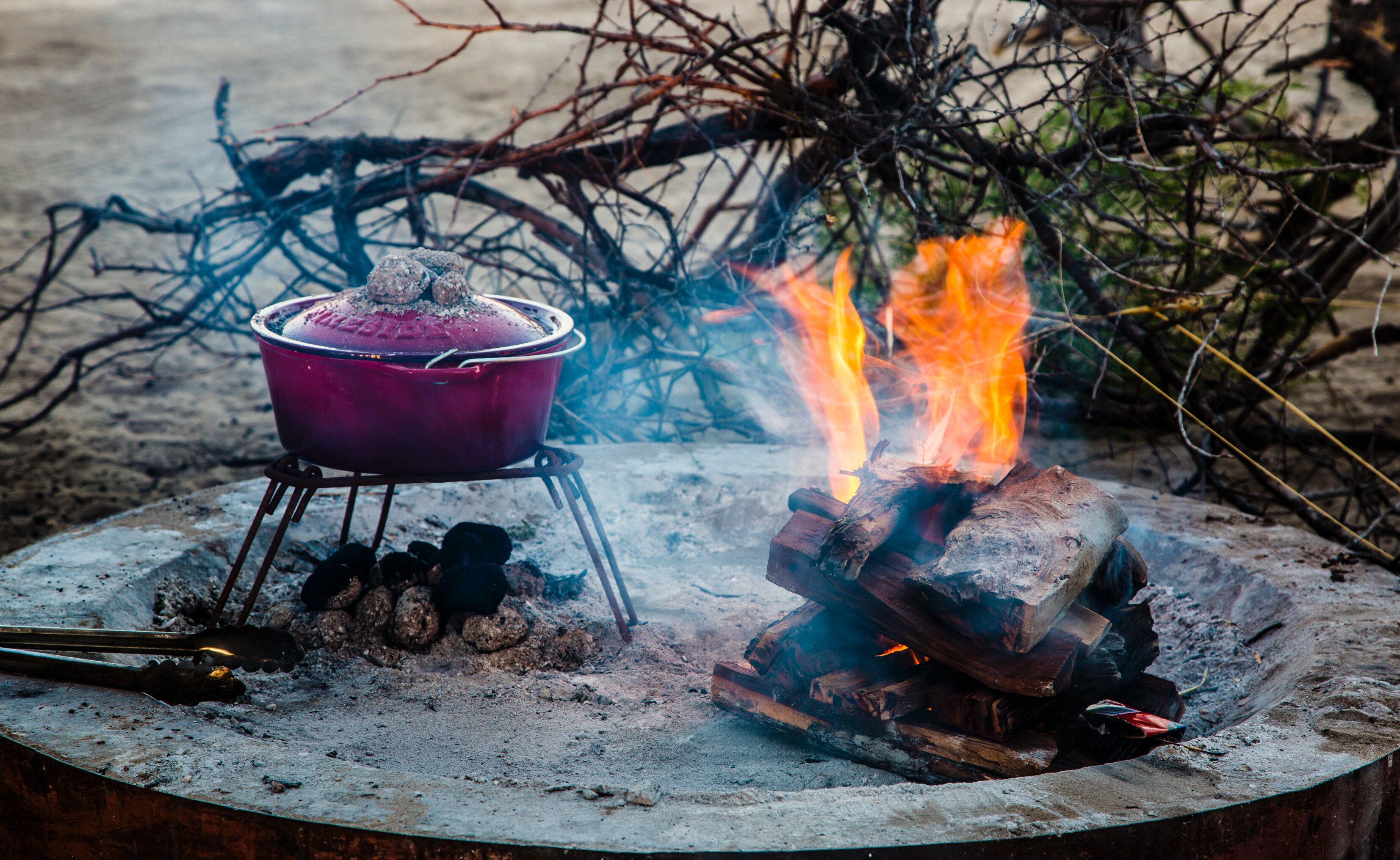 4/7/10/15l cast iron camping potjie three