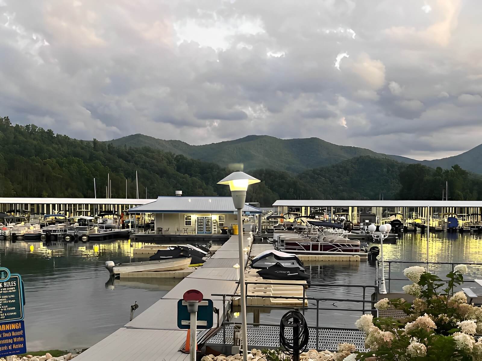 Cove Ridge Marina & Resort