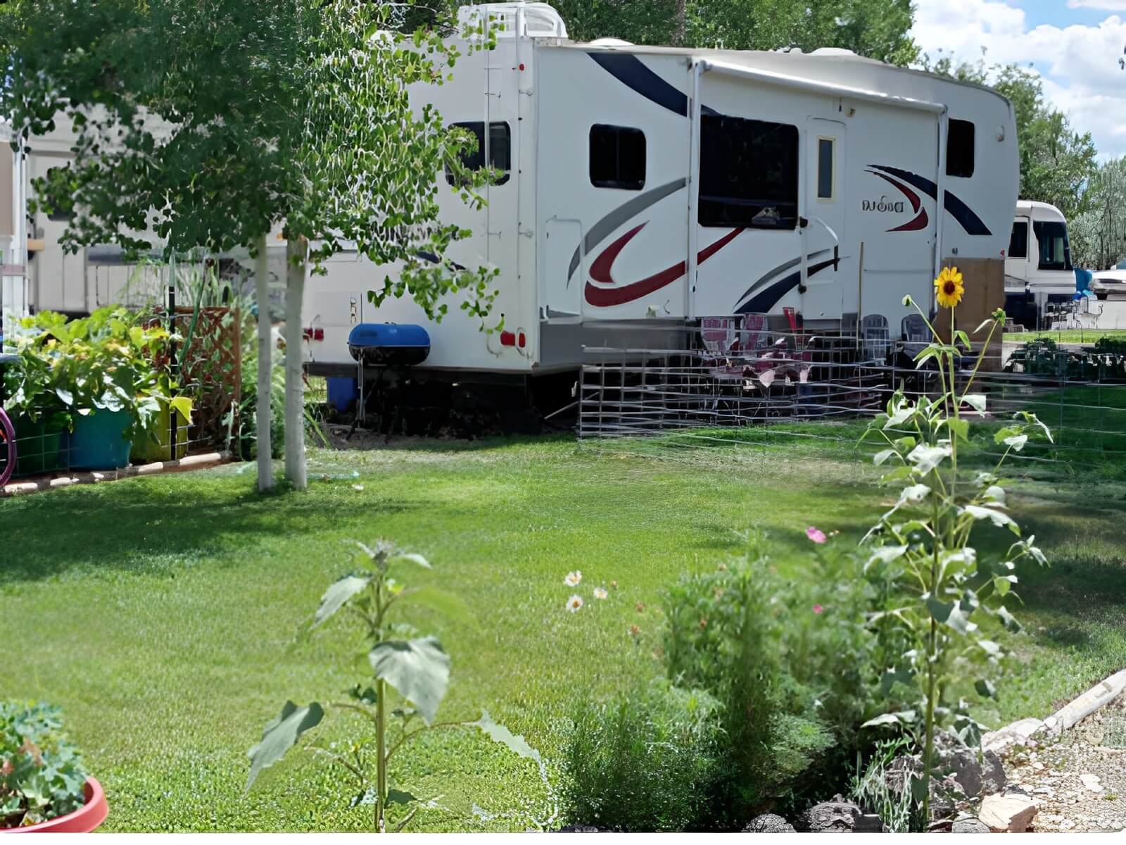 Four Seasons River Inn & RV Park