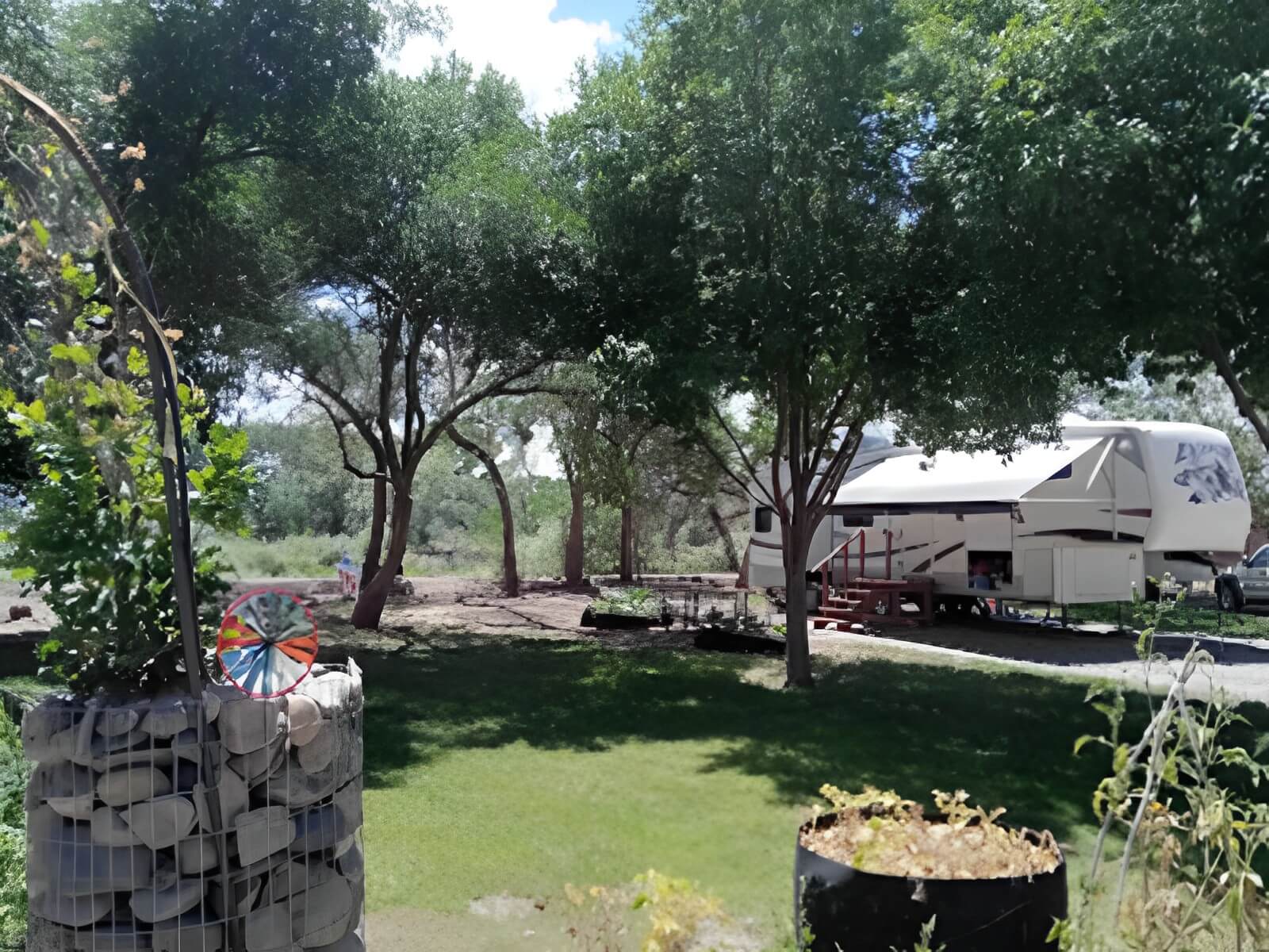 Four Seasons River Inn & RV Park