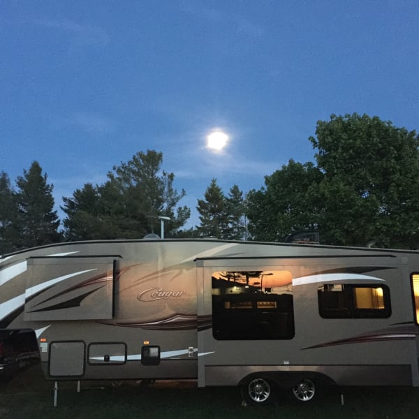 2015 keystone cougarxlite29rli Fifth Wheel available for rent in Houghton Lake, Michigan