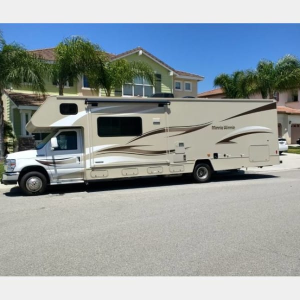 2017 Winnebago minnie winnie 31 foot Class C motorhome 2 slideouts sleeps 10 Class C available for rent in Mesa, Arizona