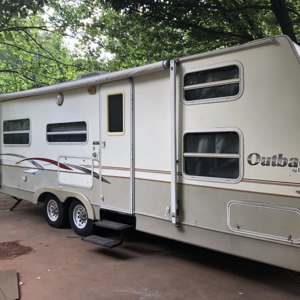 2003 Keystone Outback Travel Trailer available for rent in Mustang, Oklahoma