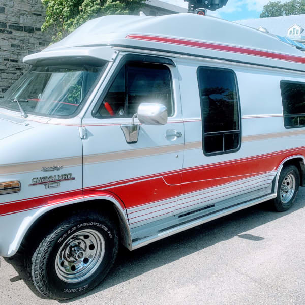 1983 Chevrolet G20 Class B available for rent in Québec, Quebec