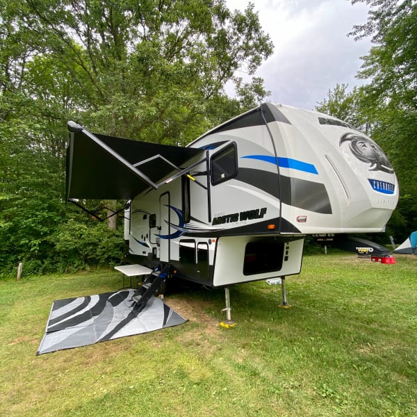 2019 Forest River Cherokee Arctic Wolf Fifth Wheel available for rent in Mason, Michigan
