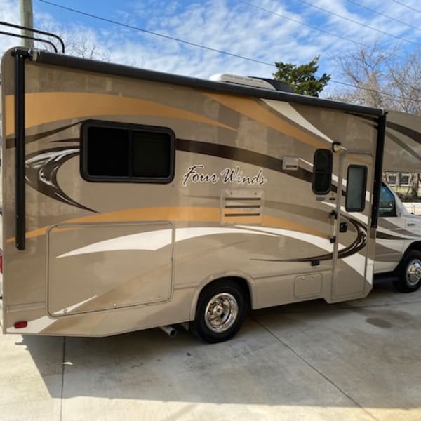 2013 Thor Motor Coach Four Winds Class C available for rent in Weatherford, Texas