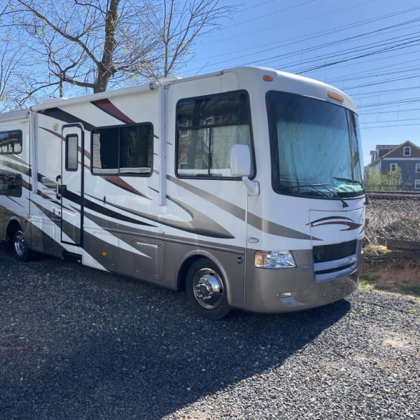 2011 Thor Motor Coach Hurricane Class A available for rent in McKeesport, Pennsylvania