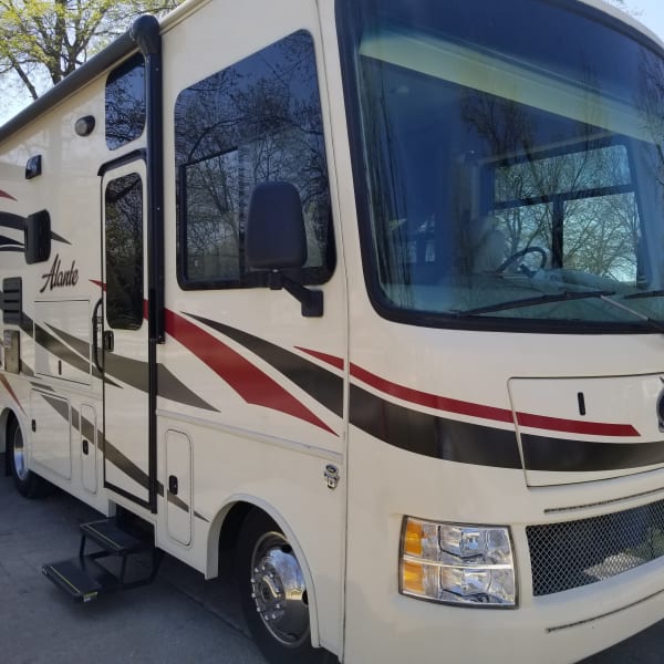2016 Jayco Alante Class A available for rent in Shorewood, Illinois
