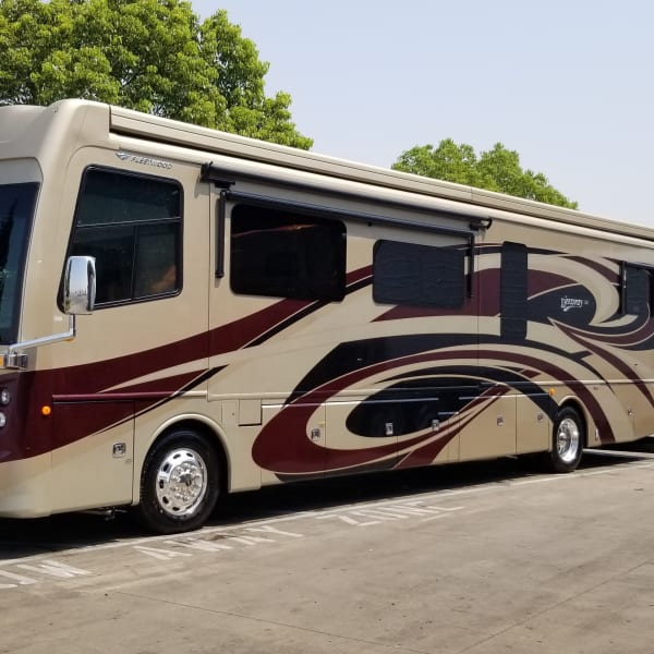 2017 Fleetwood Discovery LXE Class A available for rent in Loomis, California