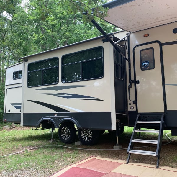 2019 Keystone Montana High Country Fifth Wheel available for rent in Kenefic, Oklahoma