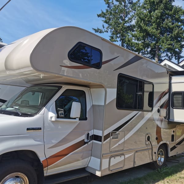 2017 Thor Four Winds Class C available for rent in Surrey, British Columbia
