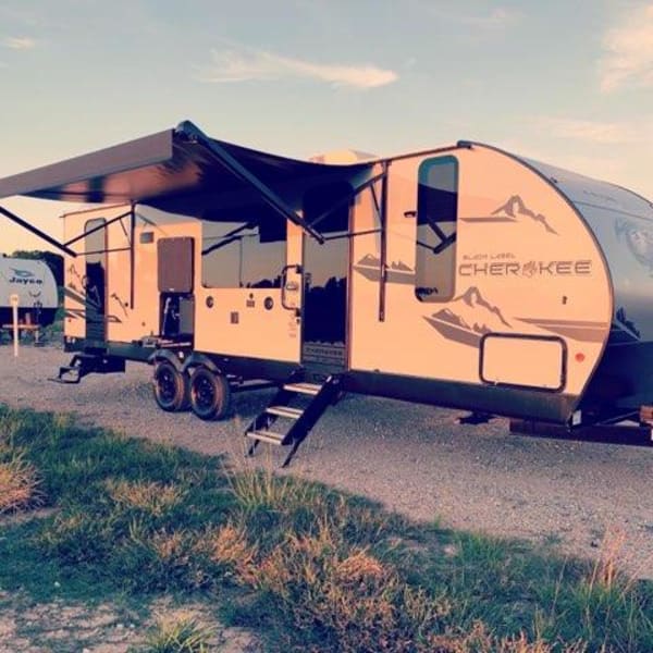 2022 Forest River Cherokee Cherokee Black Label Travel Trailer available for rent in Katy, Texas