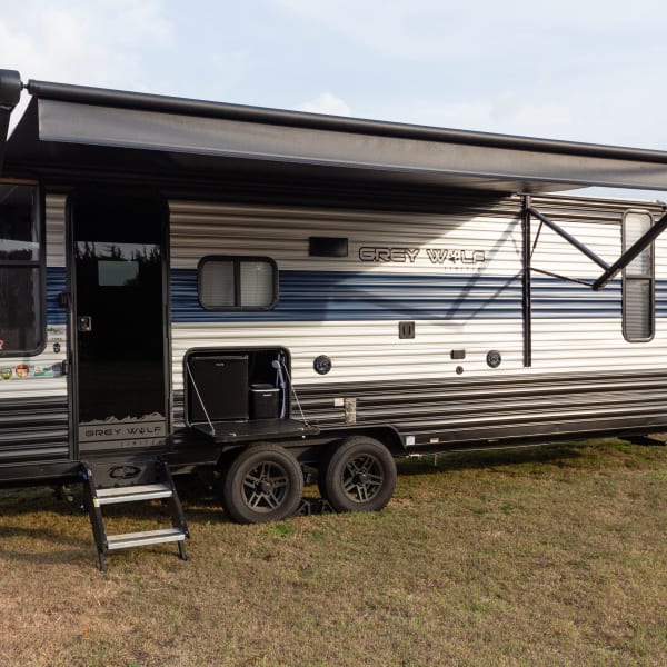 2021 Forest River Cherokee Grey Wolf Travel Trailer available for rent in Midlothian, Texas