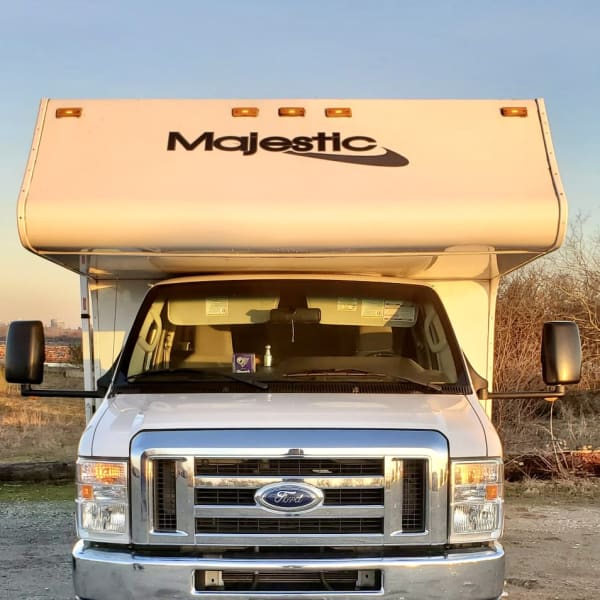 2014 Thor Majestic Class C available for rent in Richmond, British Columbia