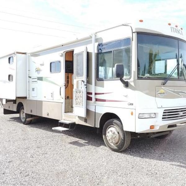 2007 Itasca Sunova Class A available for rent in Peoria, Arizona