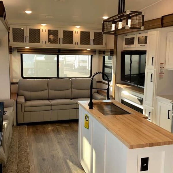 2022 Forest River Prime time Crusader 382mbh Fifth Wheel available for rent in Davenport, Florida